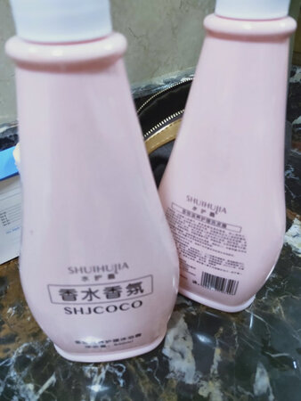 之前用觉得味道很好闻，所以继续购买。物流给力。包装一般吧