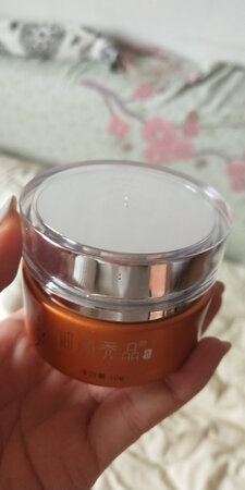 胸部自然就感觉很大很挺，而且手感很好，软软的，弹弹的，胸大的感觉真是好，身体曲线好了，穿衣服漂亮了，走在街上都比过去有自信多了