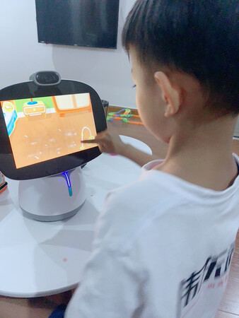 买回家之后小朋友爱不释手……
功能齐全，满意满意……
客服态度挺好，随问随答……