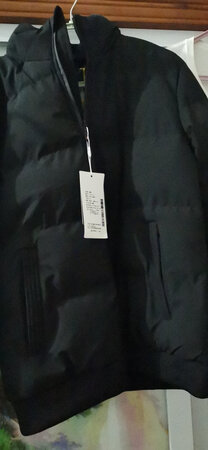外包装还行衣服厚度比较满意适合冬季外穿，颜色也好看