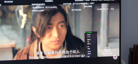 外形外观：第一次用这么贵的显示器，一直在直屏和曲面徘徊最后还是选了这个高大上啊，看着高端。只是自带的音响大失所望完全没有立体音啊感觉手机都不如了。