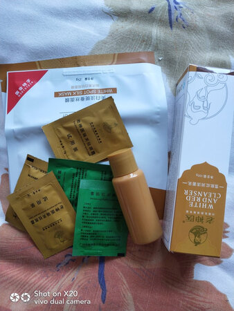 遇到活动又买了三瓶，还送了一瓶，送了那么多小礼物