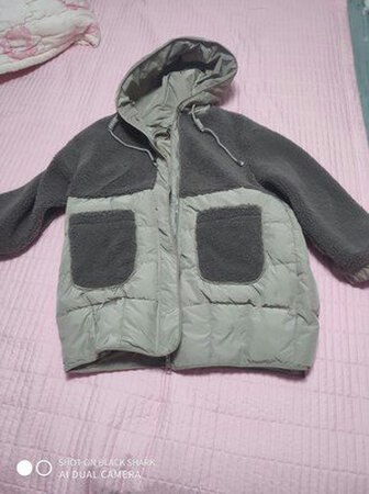 衣服很好看， 老妈穿上很喜欢， 大小合适正好，很满意的一次购物！！！