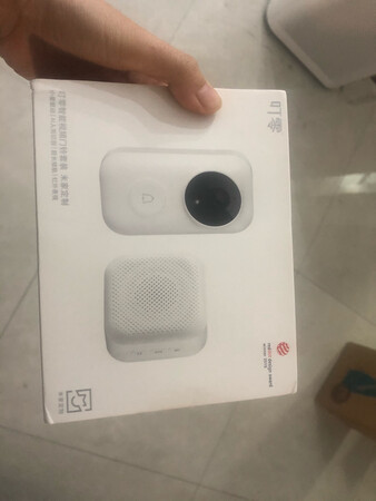 包装不是太好，盒子有些磕碰，不过反应真的是灵敏，门铃声音可以调节大小，外观纯白，颜色特别好看，高大上！灵敏度特别高，做工还可以，移动测帧功能好用，有人经过立马发出反应，整体看来还不错！哈哈哈哈，直接入了米家的坑了，真不错！