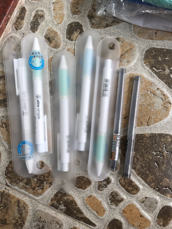 此款笔好用，多次购买，?
做工质感：好
颜值包装：不错，清爽
顺滑程度：挺好
手感：舒适
字迹粗细：合适