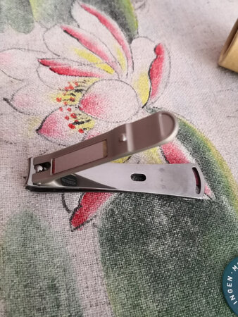 这格林的指甲刀用着挺快的，体型也大，使用很轻松。京东本次促销力度很大，配送速度很快。