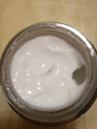 我以前用的是其它品牌管子膏状的，这个瓶装的比较稀，还不太习惯。用了几天，没有不良反应。效果如何，过一段时间追评