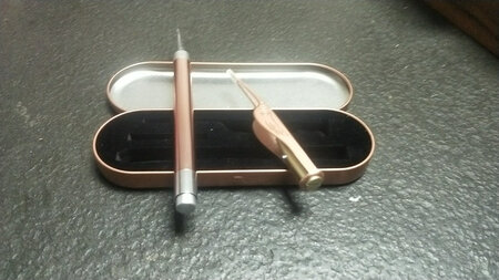很精巧，一回来就迫不及待试用了，非常好用。看得清，掏的净。非常满意。
