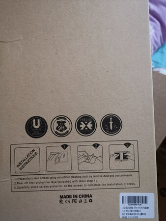 钢化膜包装的很好，希望能够耐用吧