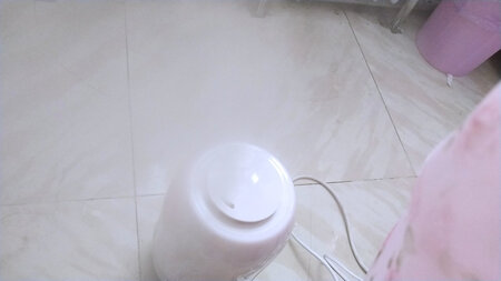 大小合适，重点是恒湿效果非常好。终于睡醒来不感觉嗓子干了，正好，好评。容量也大。。