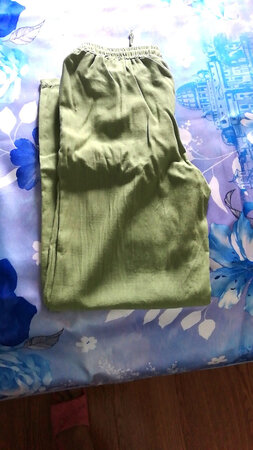 本来是准备换颜色的。后来穿着还是比较舒服就不换了。物流快，卖家服务太度很好给个好评