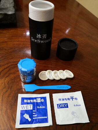 包装精致，附送的指套、刮板、两种去油纸。还没装机，不过看上去应该可以。