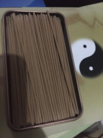 价格实惠，味道一般吧，不是喜欢的那种，也不是很难闻，盒子漂亮