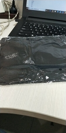 耐用度：看样子挺耐用。
舒适度：手感较好。
外观颜值：不难看。
便携度：轻便。