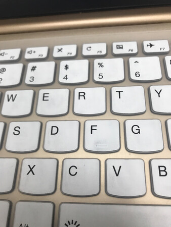 用了一天，白色变成黑黑了的了，感觉像掉漆一样，