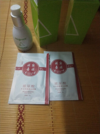 拿到就涂手背试了下去污效果不错而且温和，跟我在美容店买的一摸一样，我在美容店买的200一瓶，这里买一送一还送面膜挺划算的