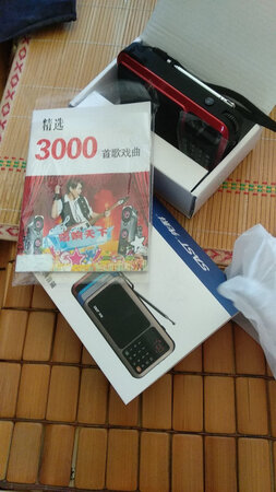 歌本和收音机分两个包裹收获，误会一场...，质量还是不错的，点赞吧~。