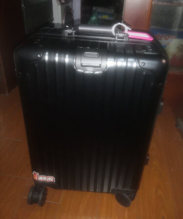 箱子蛮漂亮的，非常满意。