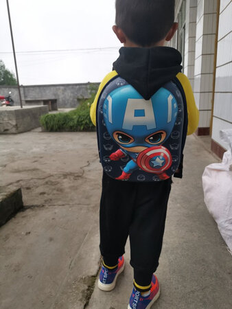 书包很好看质量也不错娃娃很喜欢很适合两三岁的小朋友买贵还退差价的很#啊这个