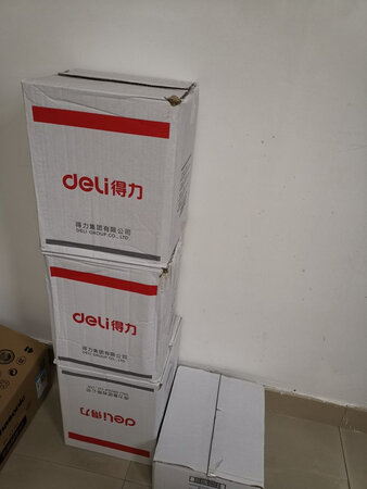 质量不错，厚度正好，有网纹，不会吸附，很好用。