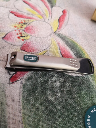 这格林的指甲刀用着挺快的，体型也大，使用很轻松。京东本次促销力度很大，配送速度很快。
