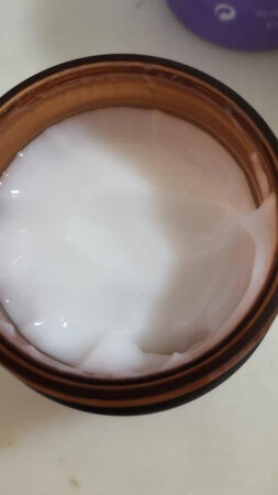 面膜收到了，昨晚使用了一次，敷在脸上很舒服，没有过敏， 很温和，无刺激，坚持使用相信脸上的斑点会逐渐消失的。