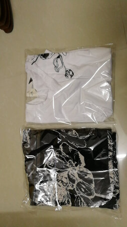 衣服质量很好，穿上合身，商家服务好，发货快。