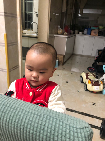 穿着帅帅的，宝贝很喜欢，价格实惠，物流很快