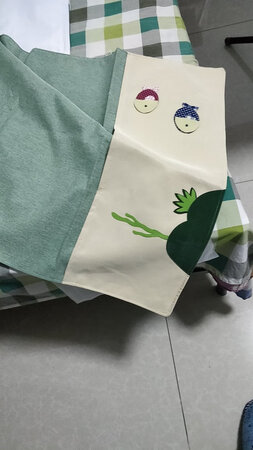 快递收到，快递小哥速度很快态度很好。东西质量挺好。图案漂亮。喜欢。