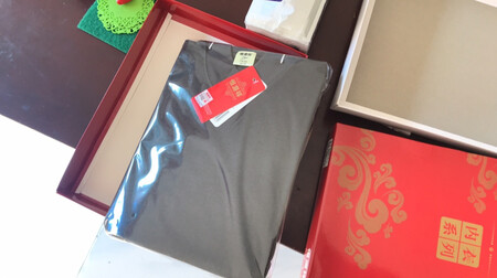 很简约.下水洗了洗，不掉色.准备再买几件的,质量很好，挺划算的，喜欢的不要再犹豫了哦，现在购买非常的划算又实惠,喜欢的可以放心下单了哦！！！