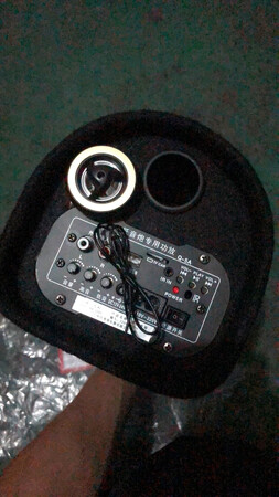 外形外观：挺好看的
做工质感：摸起来很舒服
音质音效：音质很好
安装难易：简单
其他特色：总体来说非常满意