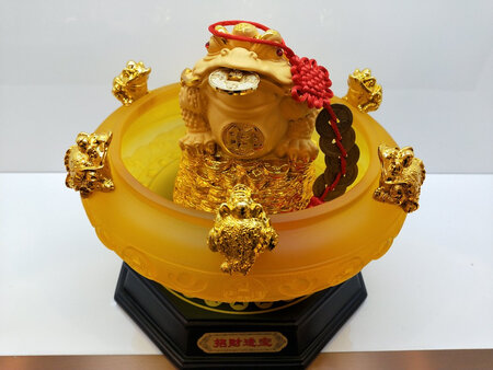 此宝贝特意购回放店铺里，非常满意，漂亮.大气上档次，实物比我想像中好。期待能给我的生意带来福气.好运，生意兴隆。真的的确不错，值得购买！?