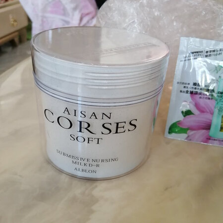 这是第三瓶了很好用护发效果很好，一瓶够用一年了用完还会再买。