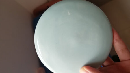 颜色雅致，有划痕，客服给打折了，就不退了。