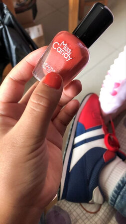 颜色和照片完全不一样，色差太明显了。差评没商量