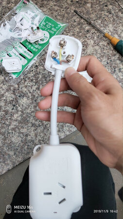 成功将插头改成了10A的，这样就可以插家里普通插座供热水器用了