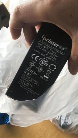 新买的机器就不能自动回纸，怀疑是二手的机子。而且电源也不是佳博牌子的原装的，随便配的一个。正品应该又佳博的logo的。