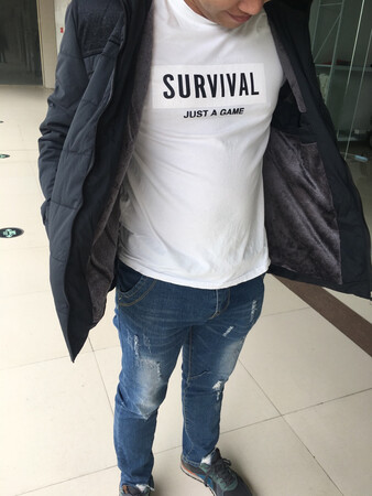 给家人买的，质量不错，马上让穿起来拍几张。很合身