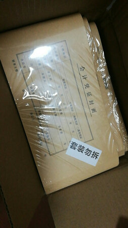 做工质感：可以
尺寸大小：合适
耐用度：可以
手感：可以
其他特色：能包住增值税发票