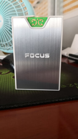 正好可以放下一包软包烟，外观还挺不错的。