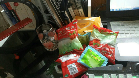 就我旁边那个，还好，如果把塑料换成硬胶会更好吧！