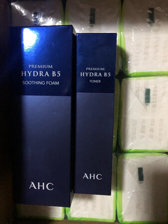 已经是二次回购了，效果很不错，本人干性敏感皮肤，用着很不错。