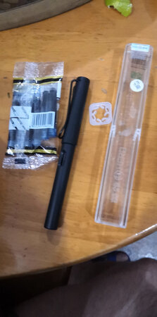 发货速度快，买给儿子的，儿子很喜欢，写出来的字大小适合他想要的