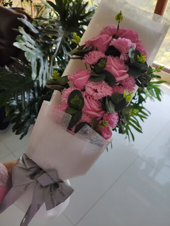物流挺快，包装不错，花花也很逼真，只是有点小，可以长期保存，好评