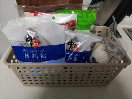 整理一下，看起来顺眼多了台面上…