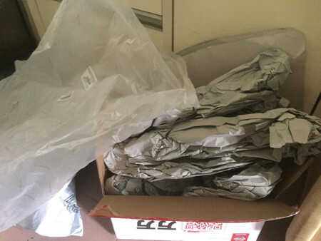 外观颜值：简单大方
材质手感：一般般
容量空间：还不错
做工细节：还算好，暂时没看到毛病