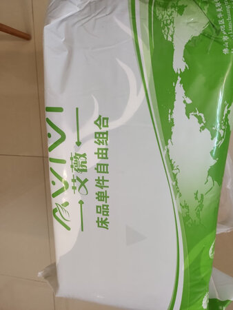 oh my deer字体写反了，四周绑条缝钉的时候得注意。总体上还可以，天气有点凉，弄个薄垫没凉席那么凉。睡觉也舒服。适合宿舍上下铺1.9*1.2用。