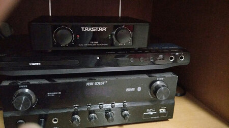 声音挺清晰的，得胜大品牌。连入门级也做得不错！
