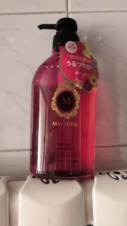 一直再用这款洗发膏，柔顺蓬松。
泡沫数量：很容易起泡沫
柔顺效果：棒