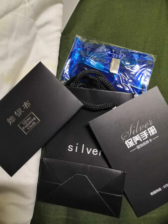 物美价廉，发货速度块，赞一个！送了礼品袋，擦银布，打磨条，还有一套剪指甲套装。非常棒，价格实惠。大小可调节。要是再送一条红绳就完美了